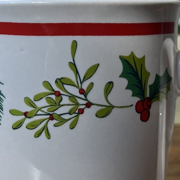 2 Vintage Porcelain Mugs Royal Norfolk Christmas Holly - Picture 4 of 9